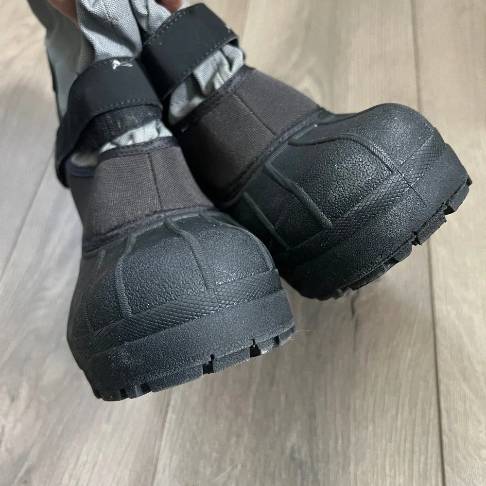 Columbia Powderbug Plus II KIDS Size 6 Waterproof Winter Snow Boots‎ Black Gray